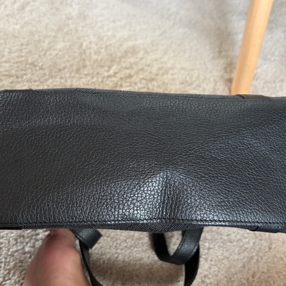 Gucci Black Monogram Canvas Shoulder Bag - Picture 3 of 12
